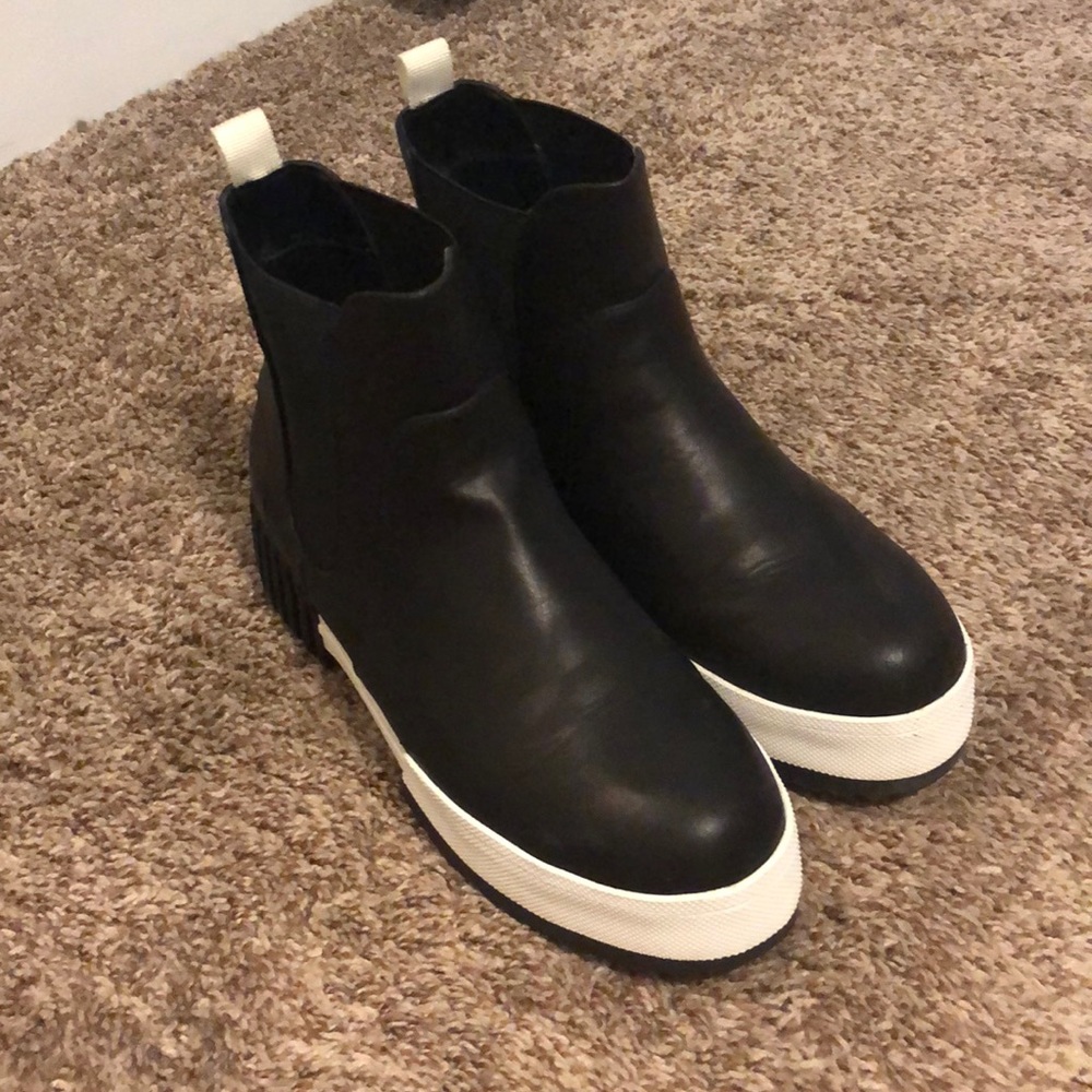 MIA Alexander Platform Boots Size 9